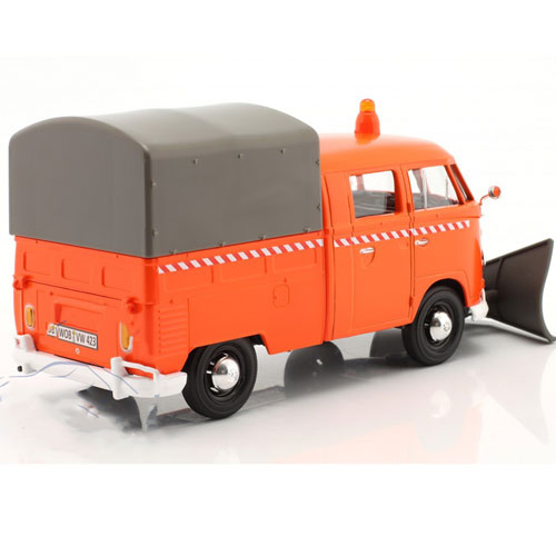 VW Pickup with Snow Plow Type 2 (T1) 1:24 Scale Figure